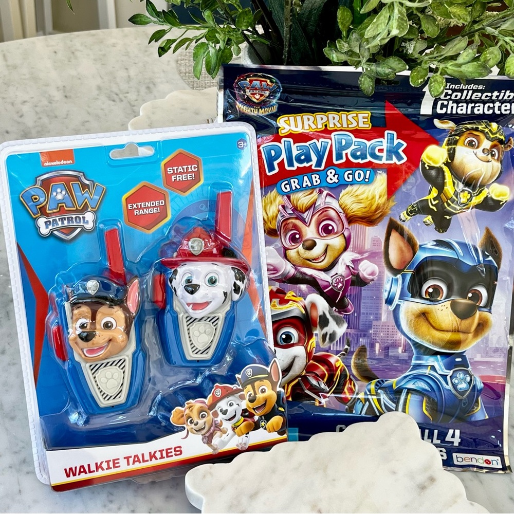 Paw Patrol Walkie Talkies Play Pack with Surprise Playset